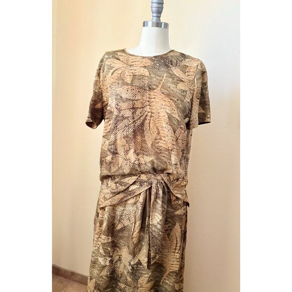 Due Per Due Silk 2 Piece Set Leaf Print Blouse Skirt Brown Beige Size 8 - Picture 2 of 8